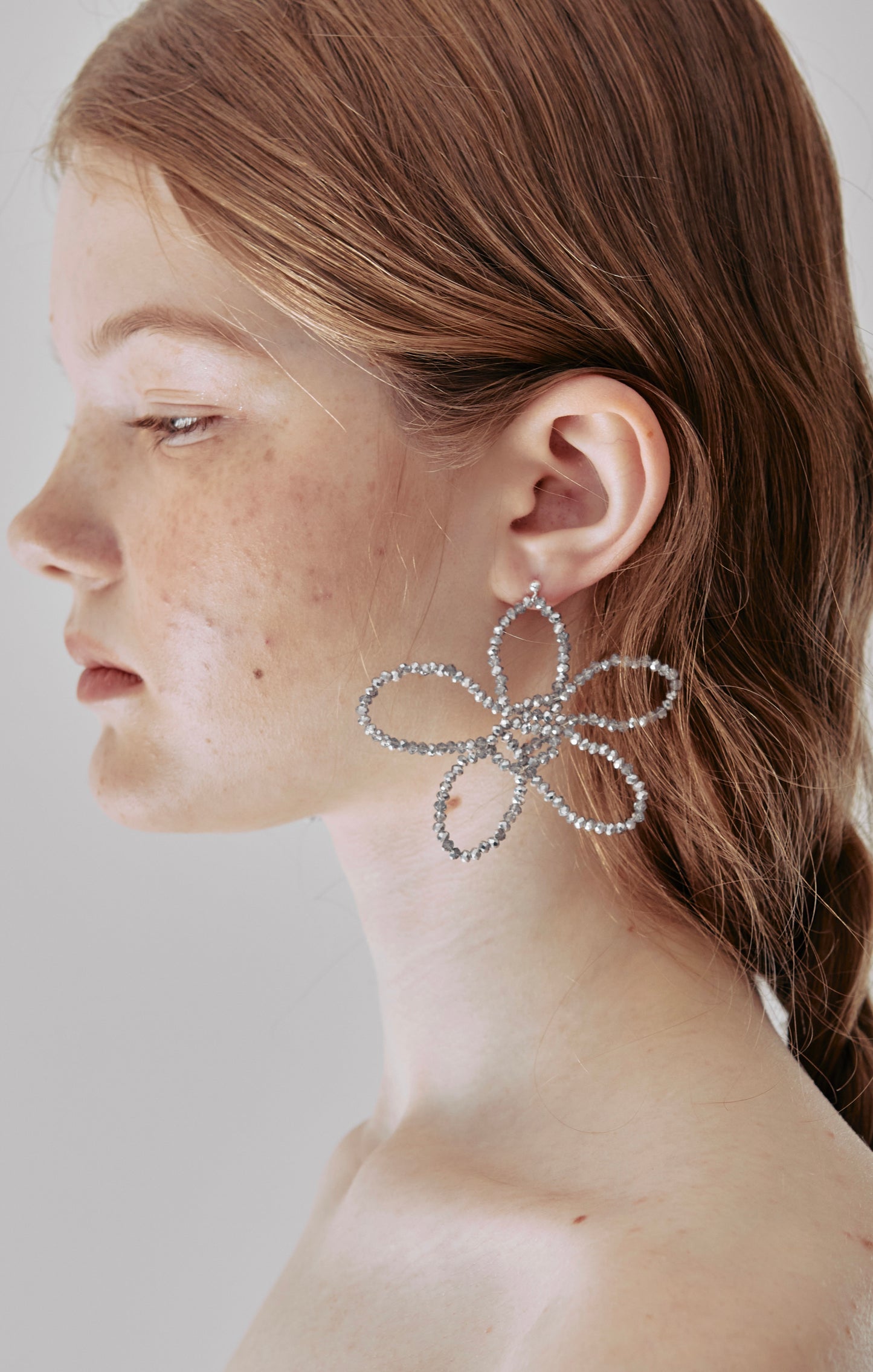 Silver flower pierce