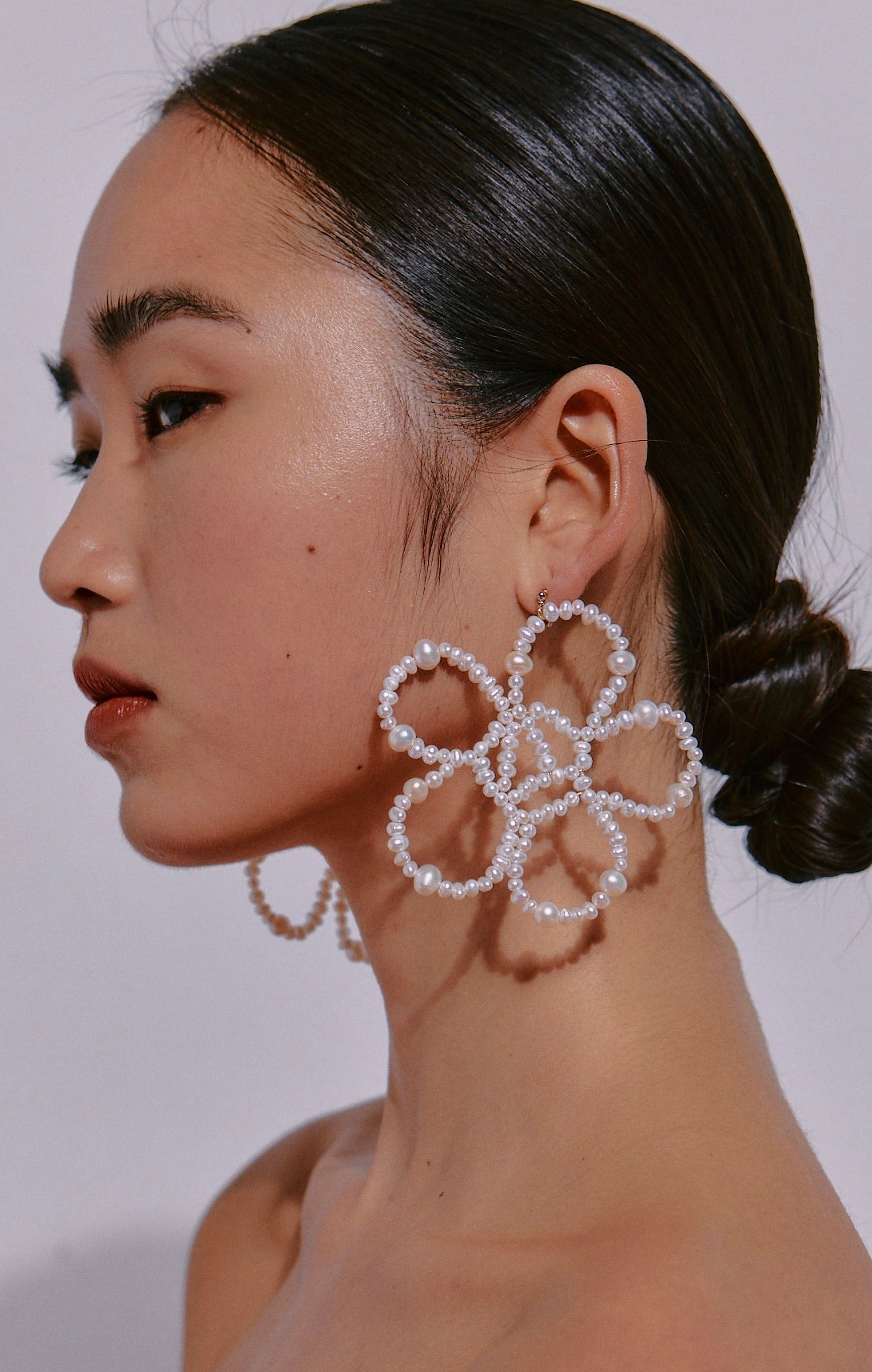 Pearl flower pierce